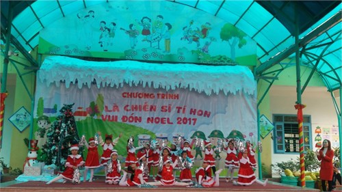  Trường mầm non Hoa Mai tổ chức chương trình “Bé là chiến sỹ tí hon- Noel vui vẻ” 